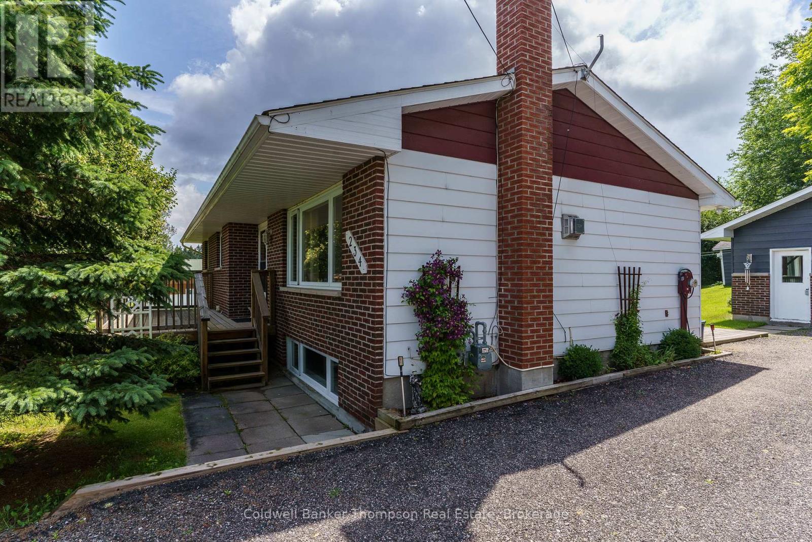 234 Yonge Street, Burk's Falls, Ontario  P0A 1C0 - Photo 4 - X12078423