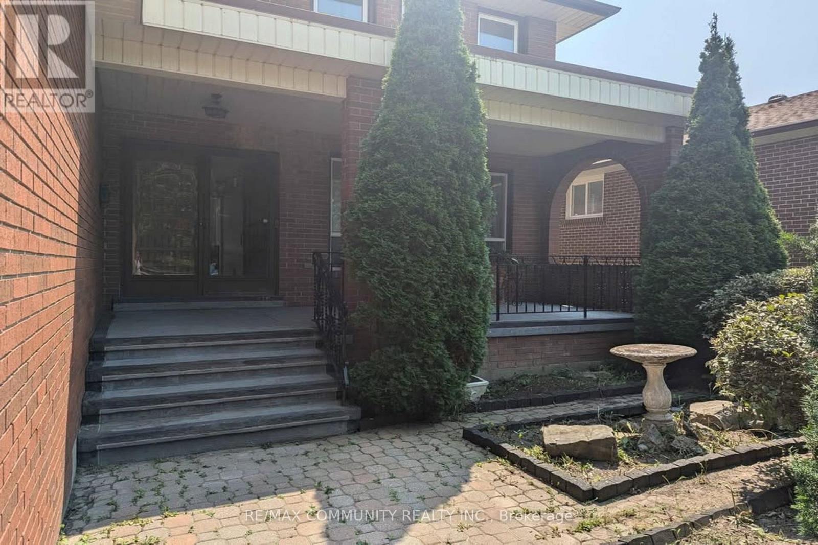 81 Oxford Street, Richmond Hill (Mill Pond), Ontario  L4C 4L6 - Photo 11 - N12765074