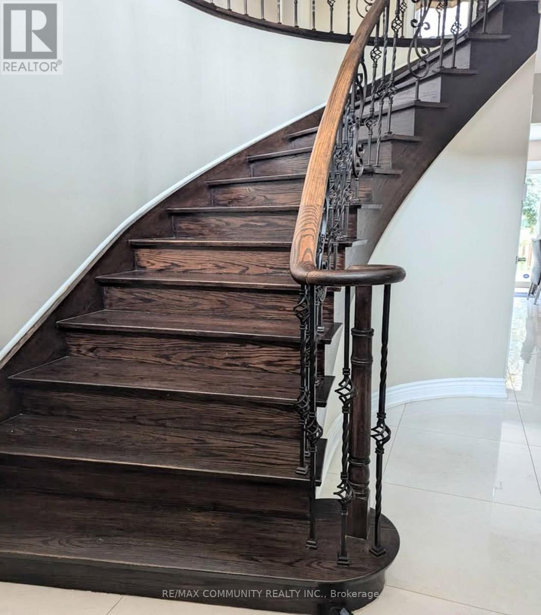 81 Oxford Street, Richmond Hill (Mill Pond), Ontario  L4C 4L6 - Photo 12 - N12765074