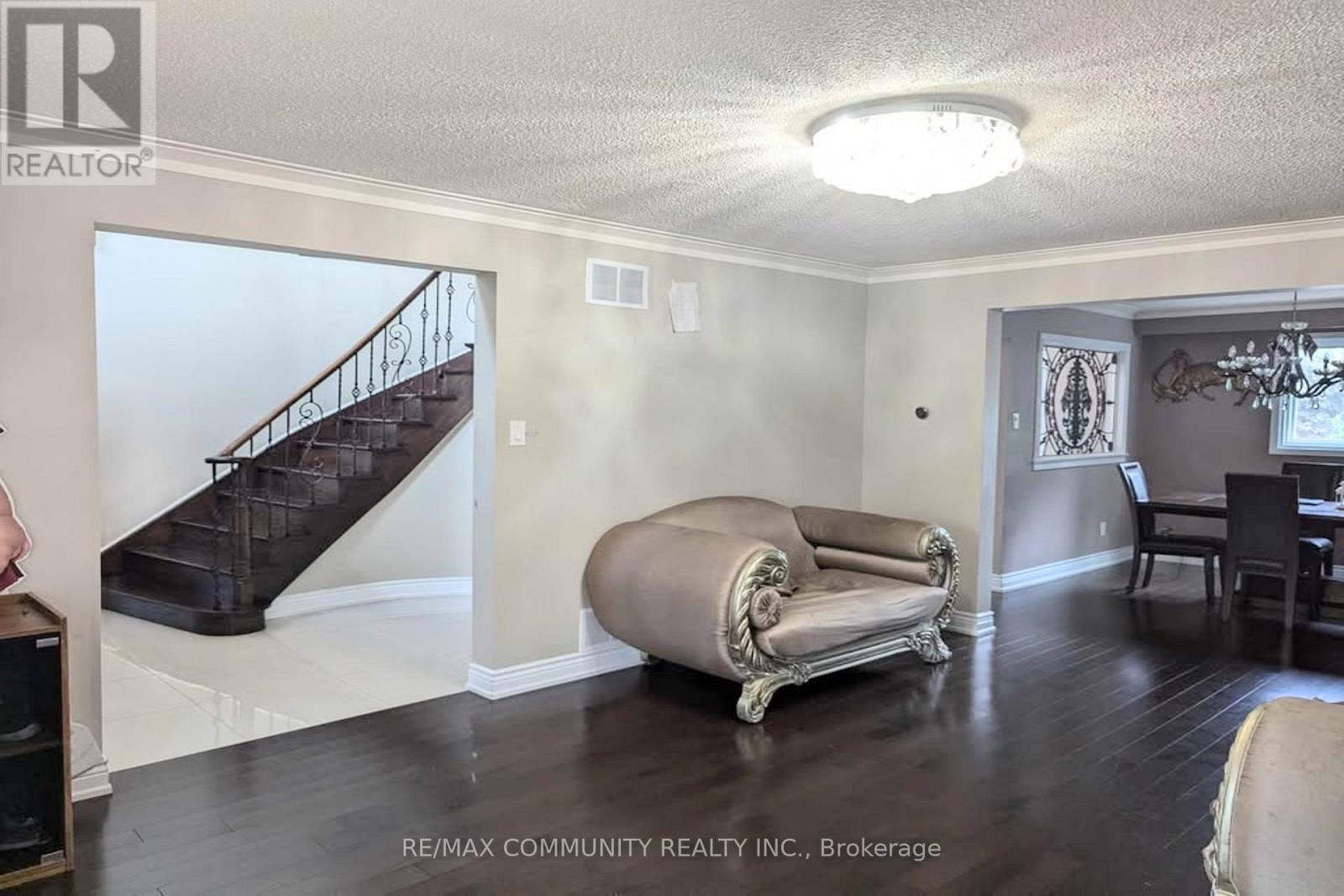 81 Oxford Street, Richmond Hill (Mill Pond), Ontario  L4C 4L6 - Photo 7 - N12765074