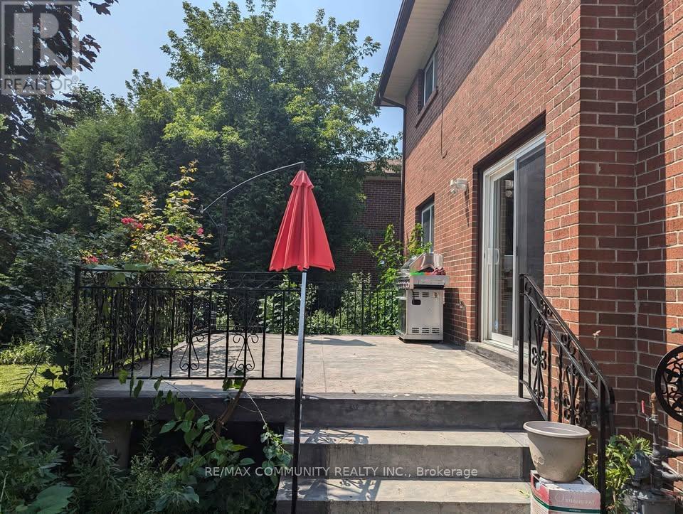 81 Oxford Street, Richmond Hill (Mill Pond), Ontario  L4C 4L6 - Photo 8 - N12765074