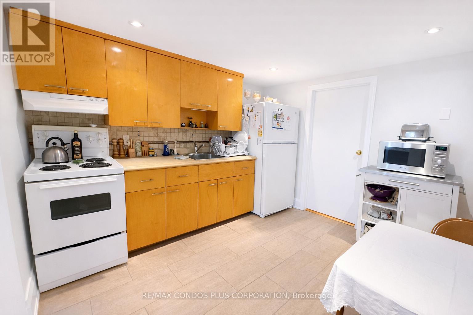 Lower Level - 32 Harrow Drive, Toronto (Brookhaven-Amesbury), Ontario  M6M 2X3 - Photo 6 - W12765100