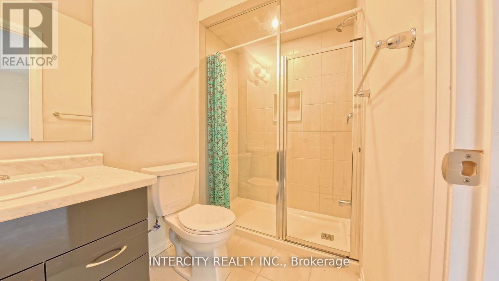 76 Fieldridge Crescent, Brampton (Sandringham-Wellington North), Ontario  L6R 4G6 - Photo 17 - W12765166