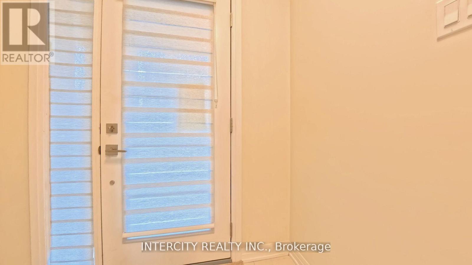 76 Fieldridge Crescent, Brampton (Sandringham-Wellington North), Ontario  L6R 4G6 - Photo 3 - W12765166