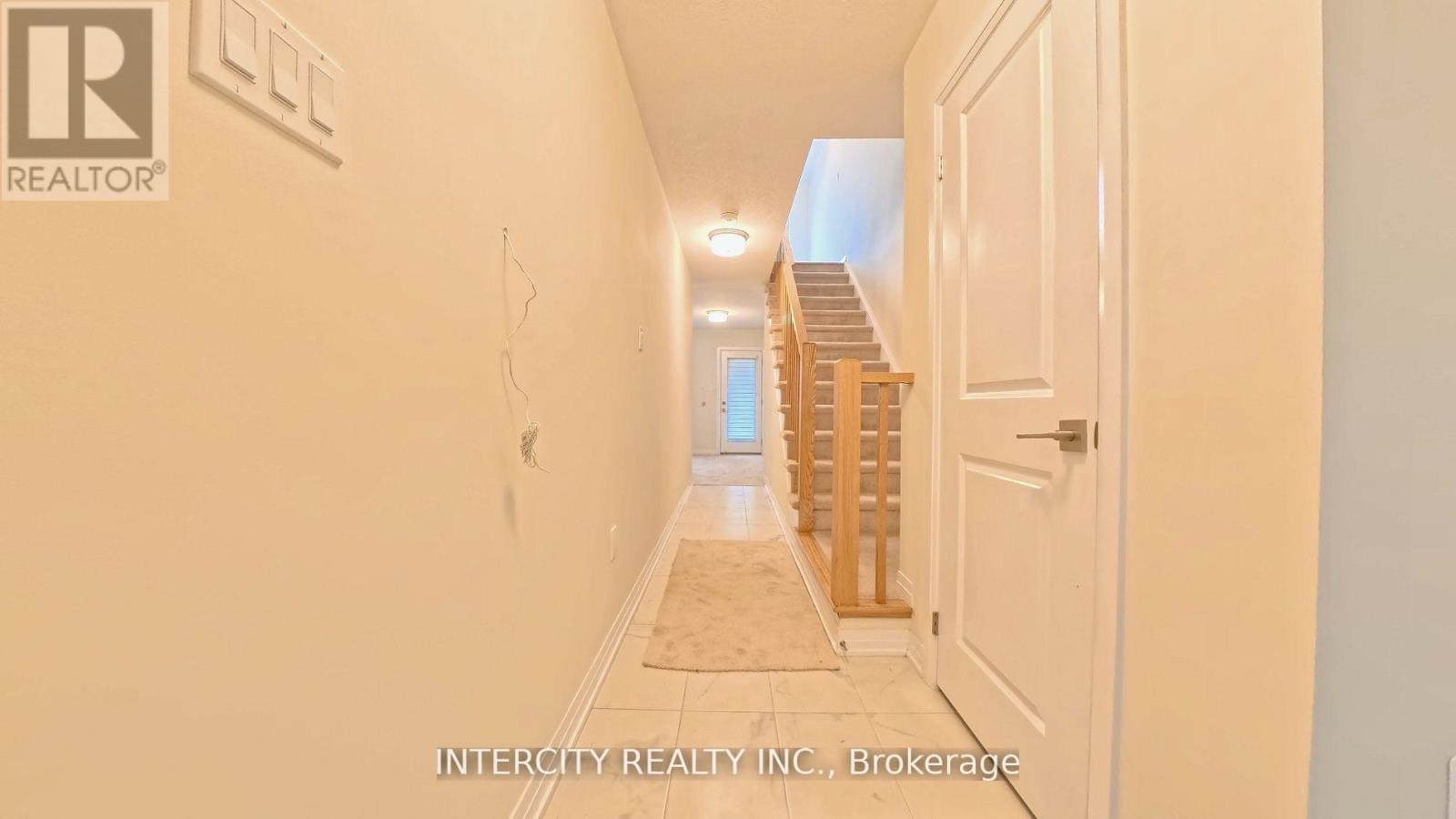 76 Fieldridge Crescent, Brampton (Sandringham-Wellington North), Ontario  L6R 4G6 - Photo 4 - W12765166