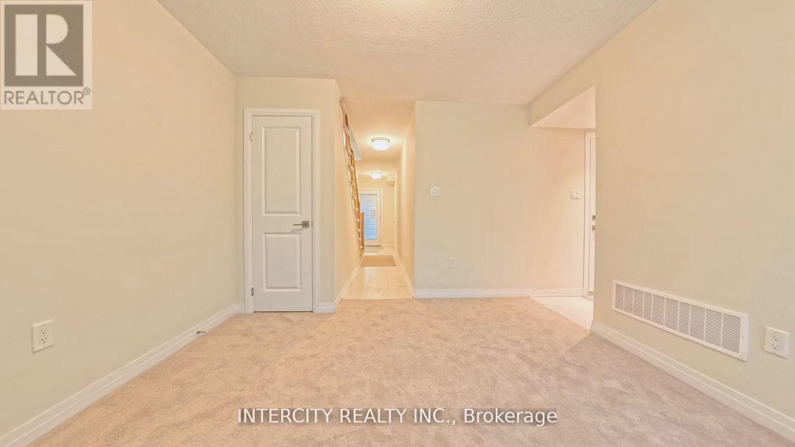 76 Fieldridge Crescent, Brampton (Sandringham-Wellington North), Ontario  L6R 4G6 - Photo 5 - W12765166