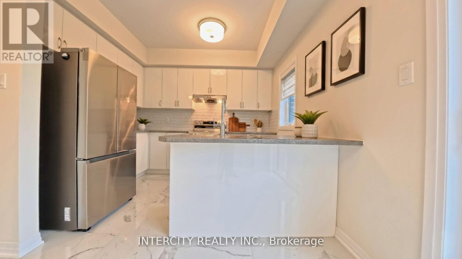 76 Fieldridge Crescent, Brampton (Sandringham-Wellington North), Ontario  L6R 4G6 - Photo 6 - W12765166