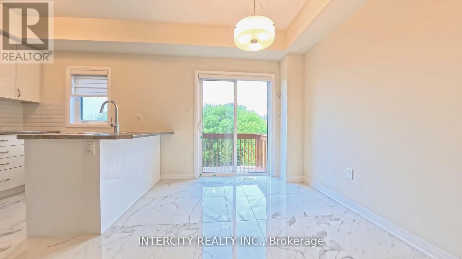 76 Fieldridge Crescent, Brampton (Sandringham-Wellington North), Ontario  L6R 4G6 - Photo 9 - W12765166