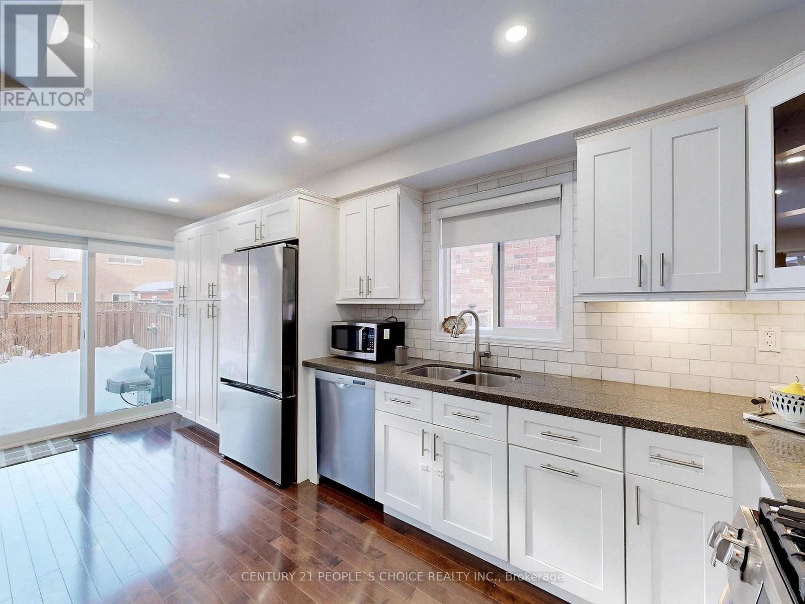 6607 Skipper Way, Mississauga (Meadowvale Village), Ontario  L5W 1P8 - Photo 10 - W12765168