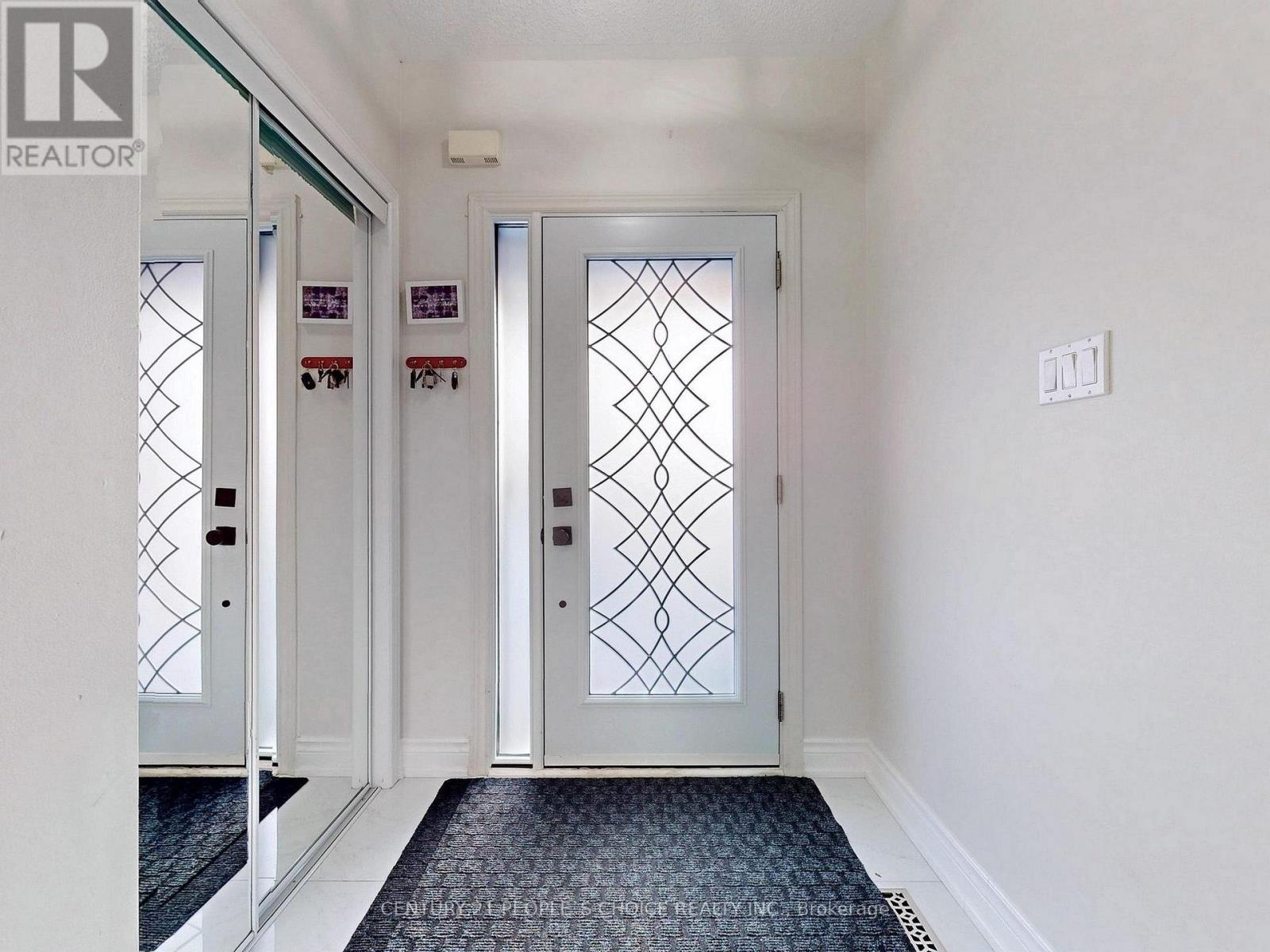 6607 Skipper Way, Mississauga (Meadowvale Village), Ontario  L5W 1P8 - Photo 2 - W12765168