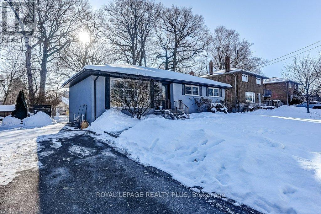 1980 Hartland Drive, Mississauga, Ontario  L5J 1M6 - Photo 2 - W12765178