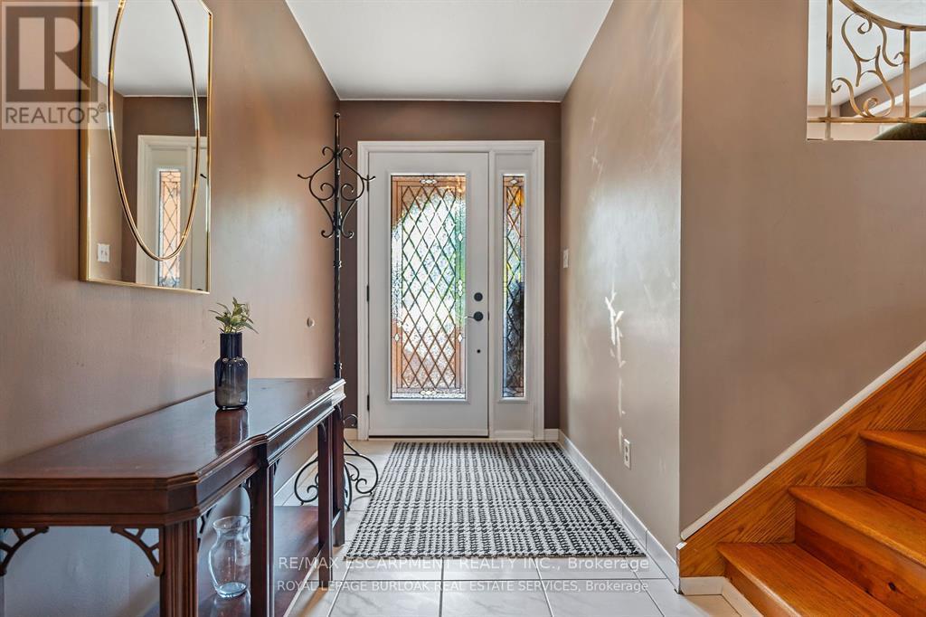 299 Eastdale Boulevard, Hamilton (Stoney Creek), Ontario  L8E 3W9 - Photo 3 - X12765098