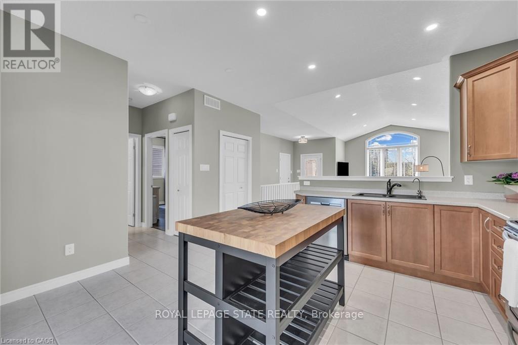 20 Schertzberg Lane, Brantford, Ontario  N3T 0B3 - Photo 10 - X12765128