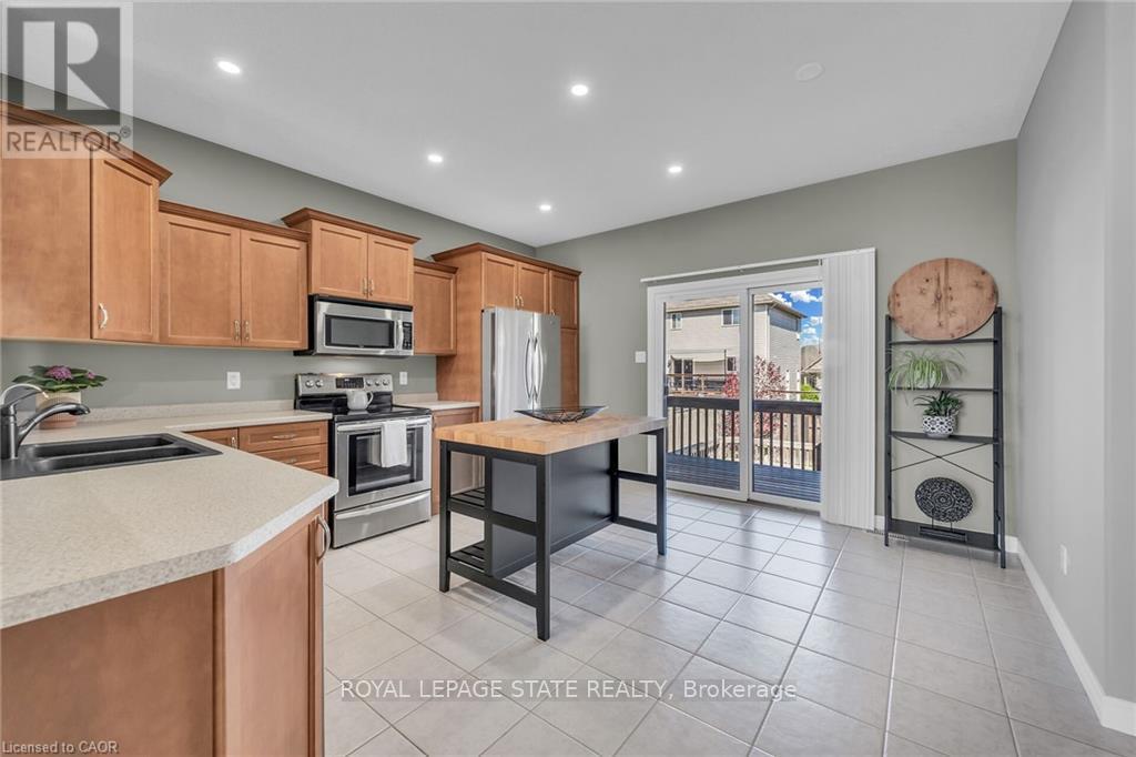 20 Schertzberg Lane, Brantford, Ontario  N3T 0B3 - Photo 5 - X12765128