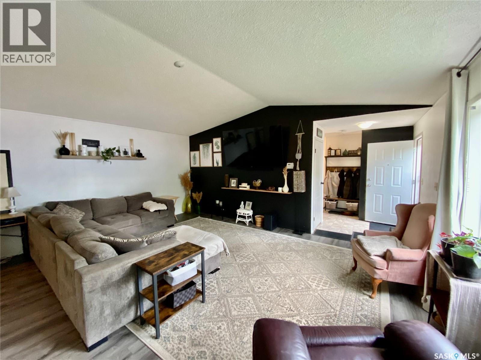 114 3 Street E, Carnduff, Saskatchewan  S0C 0S0 - Photo 4 - SK008308