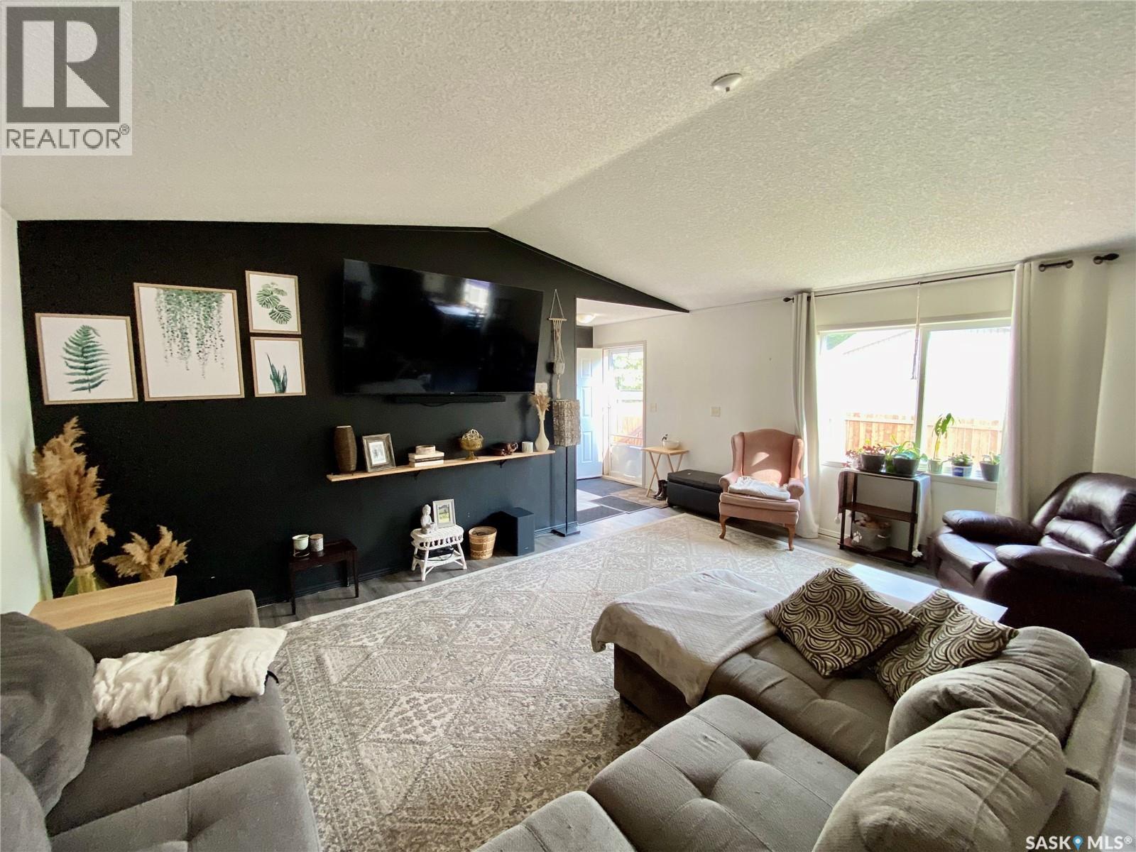 114 3 Street E, Carnduff, Saskatchewan  S0C 0S0 - Photo 3 - SK008308