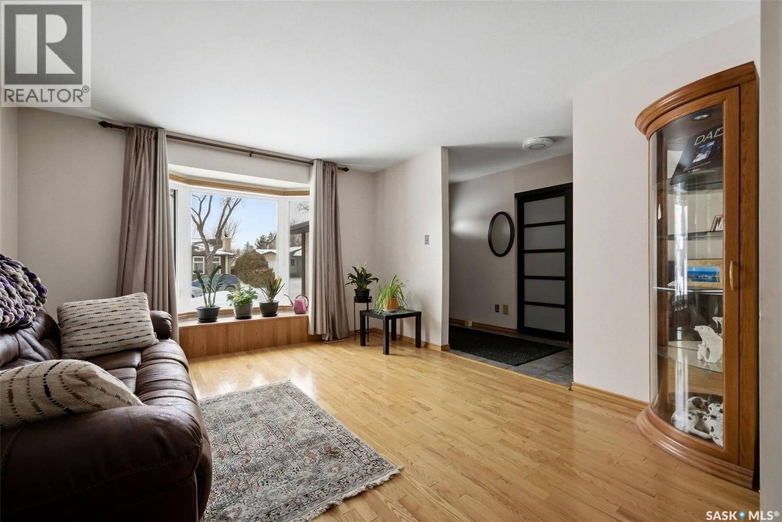 1243 James Crescent, Regina, Saskatchewan  S4N 6A4 - Photo 3 - SK027900