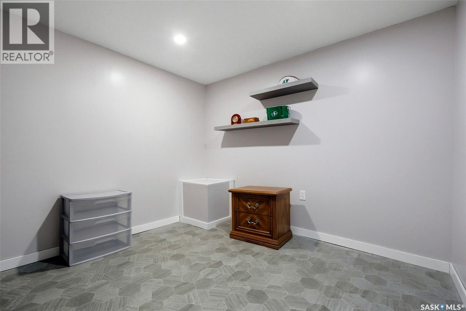 1243 James Crescent, Regina, Saskatchewan  S4N 6A4 - Photo 32 - SK027900