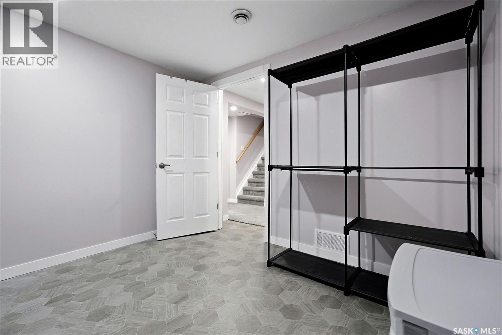 1243 James Crescent, Regina, Saskatchewan  S4N 6A4 - Photo 33 - SK027900