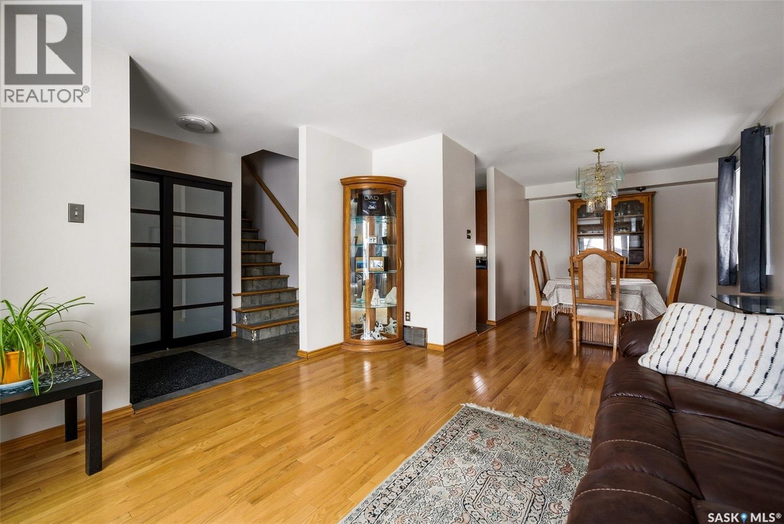 1243 James Crescent, Regina, Saskatchewan  S4N 6A4 - Photo 5 - SK027900