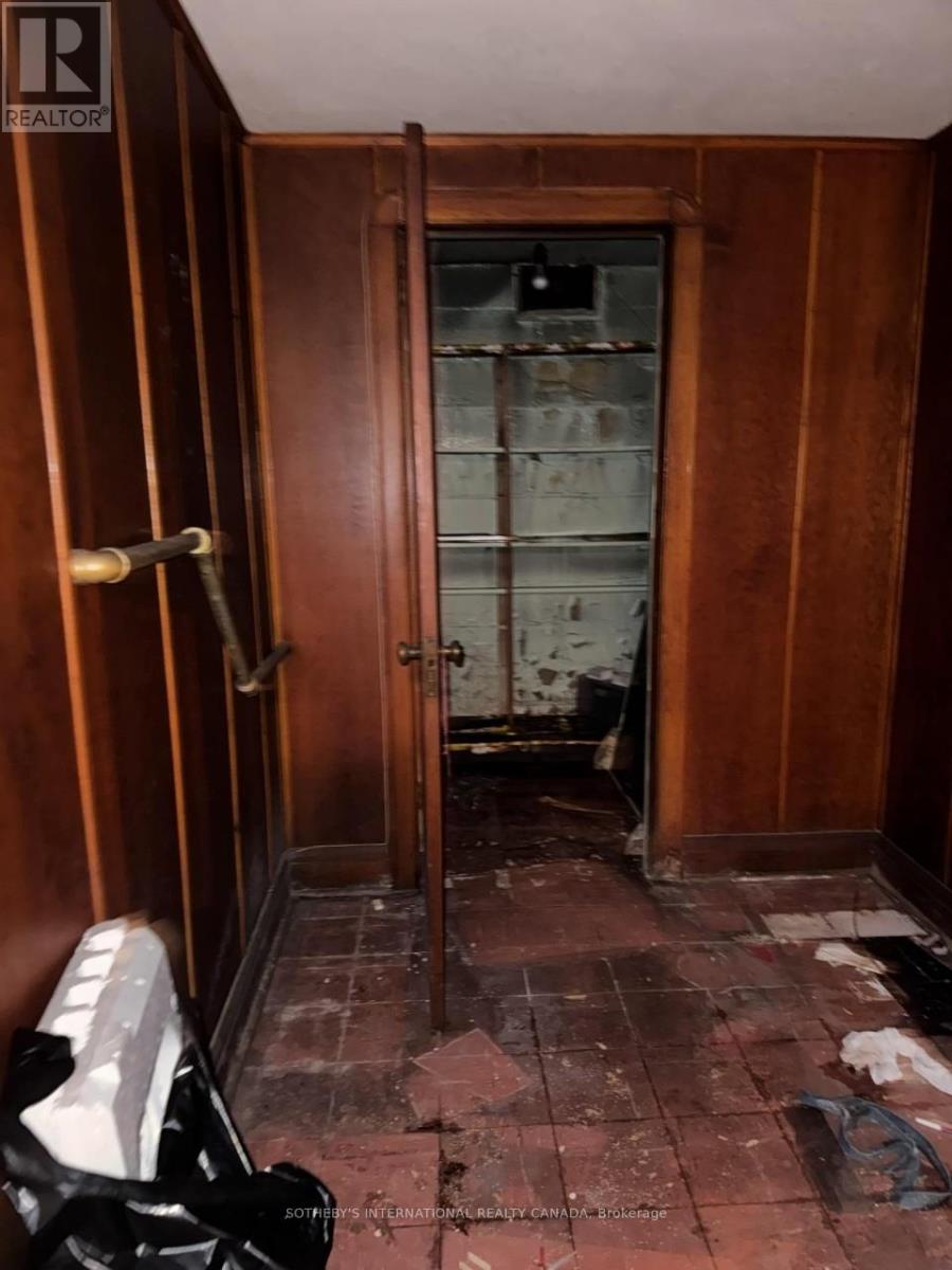 153 Glen Cedar Road, Toronto, Ontario  M6C 3G6 - Photo 5 - C12412584