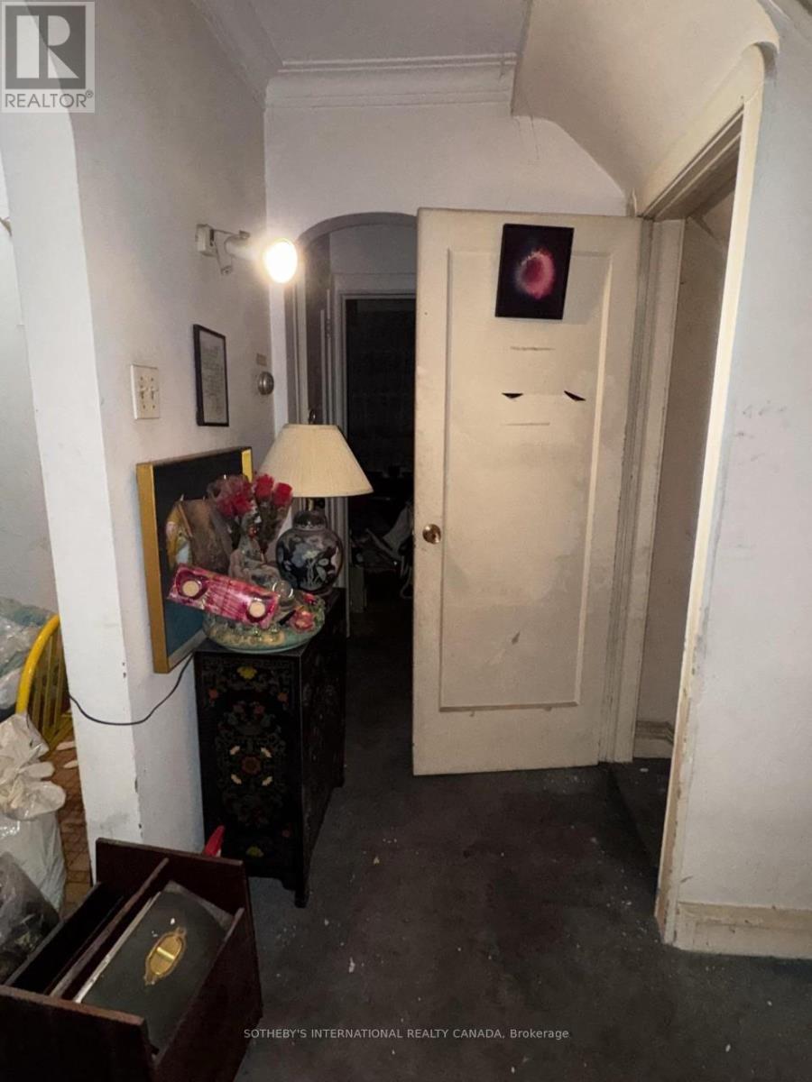 153 Glen Cedar Road, Toronto, Ontario  M6C 3G6 - Photo 3 - C12412584