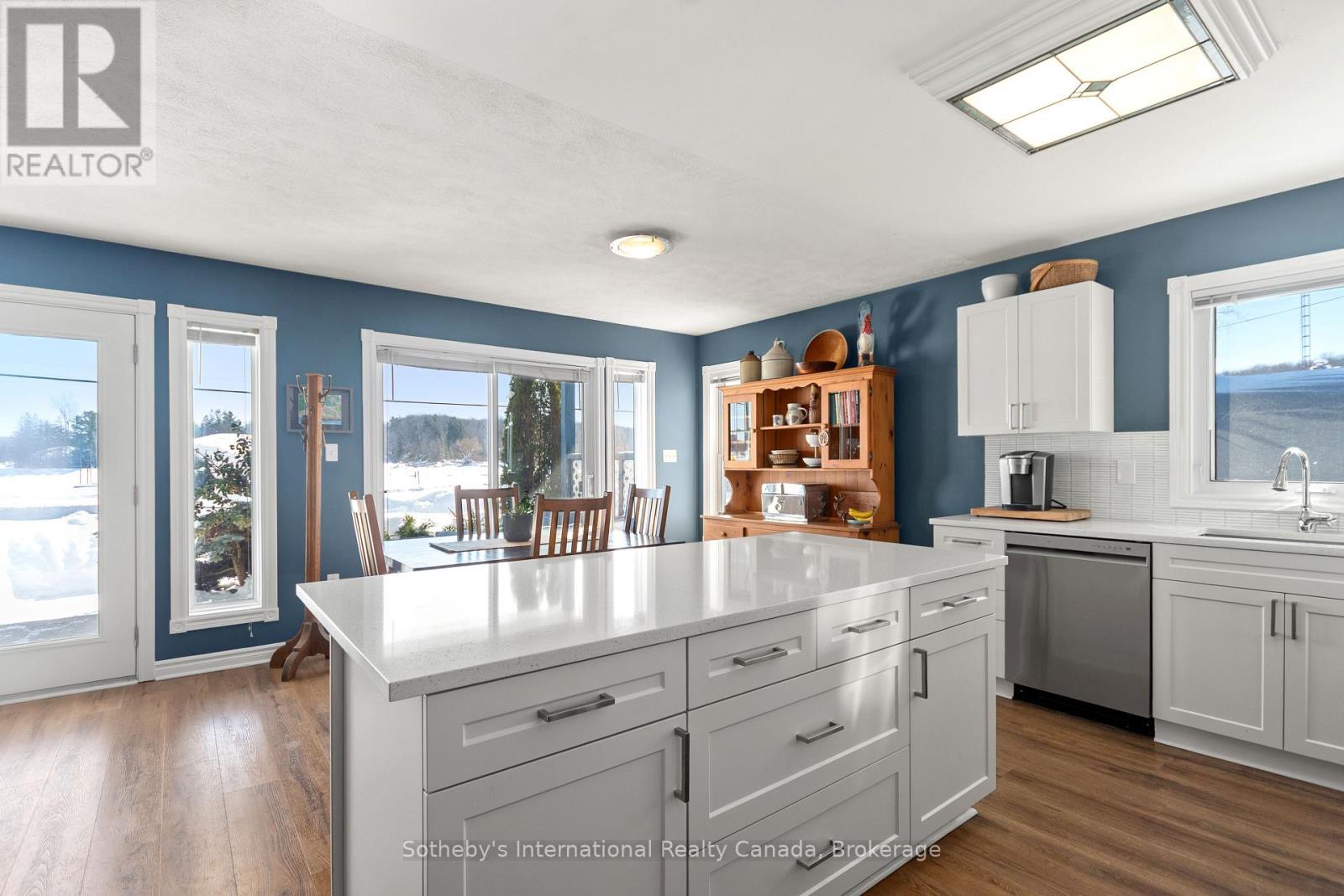 604 Champlain Road, Tiny, Ontario  L9M 0C2 - Photo 8 - S12765292