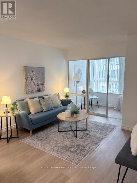 1702 - 717 Bay Street, Toronto (Bay Street Corridor), Ontario  M5G 2J9 - Photo 2 - C12765404