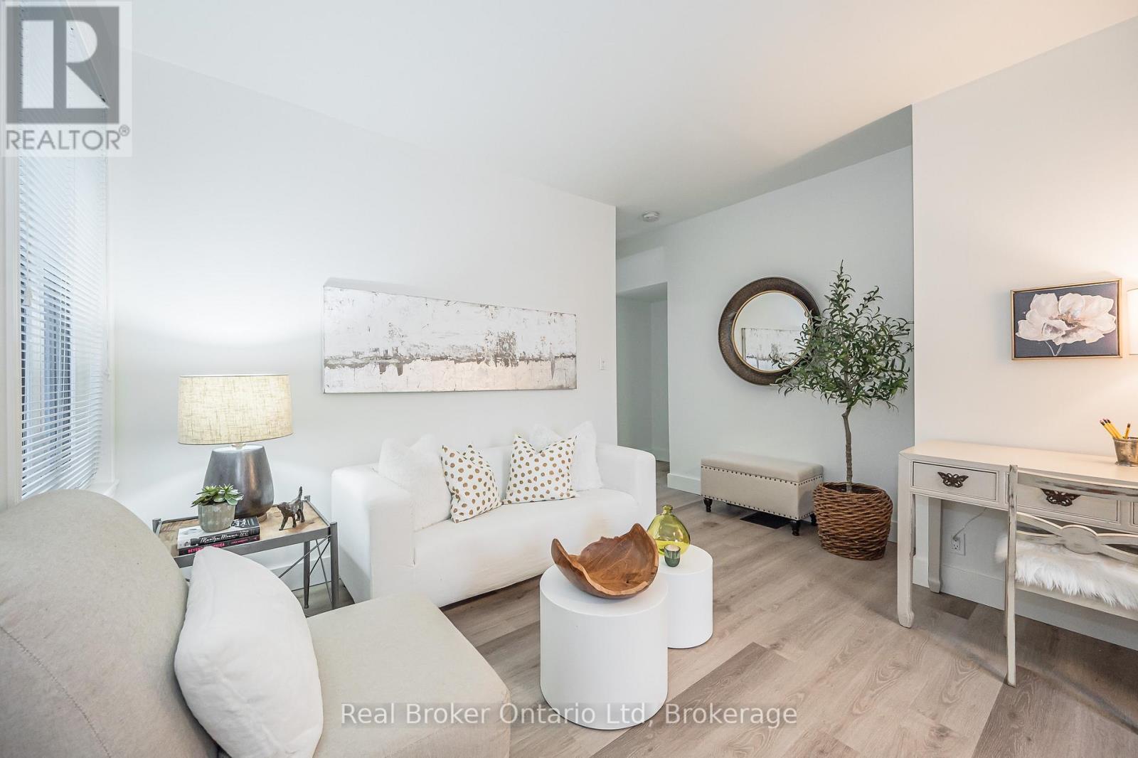 376 York Road, Guelph (St. Patrick's Ward), Ontario  N1E 3H1 - Photo 5 - X12765302