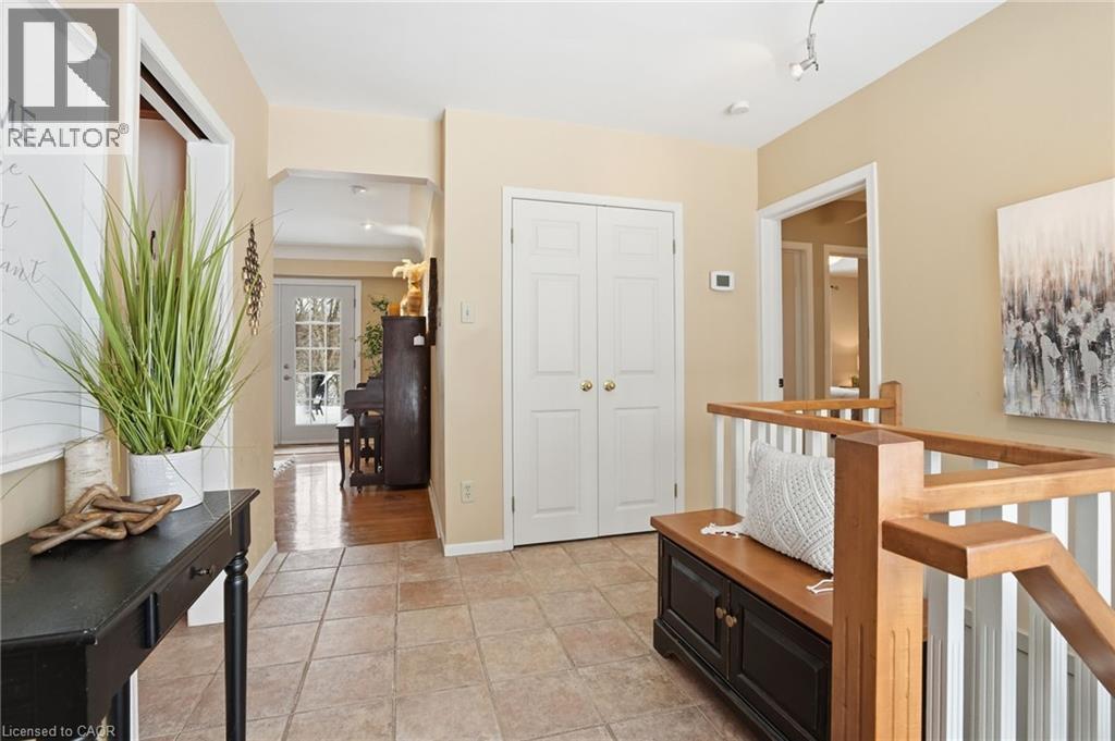 97 Robinhood Drive, Dundas, Ontario  L9H 4G2 - Photo 4 - 40802469