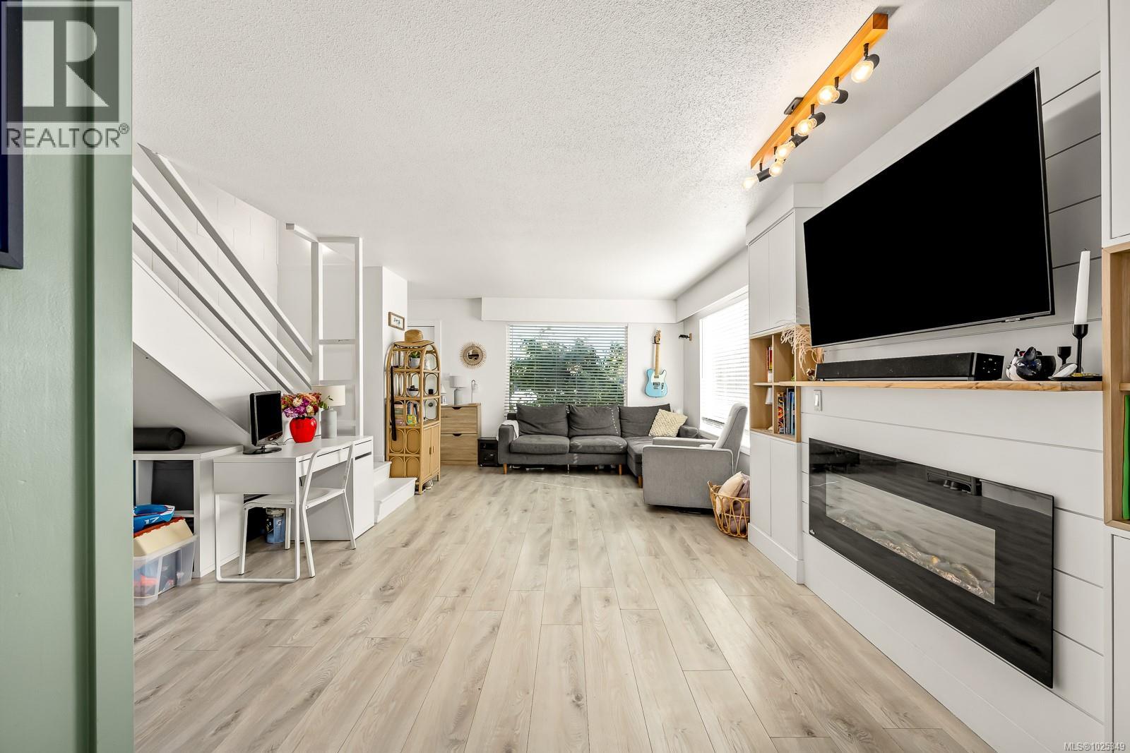 1883 & 1885 England Ave, Courtenay, British Columbia