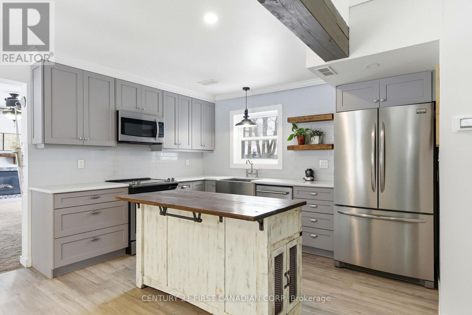 7641 Lakeshore Road, Lambton Shores, Ontario  N0N 1J0 - Photo 2 - X12765188