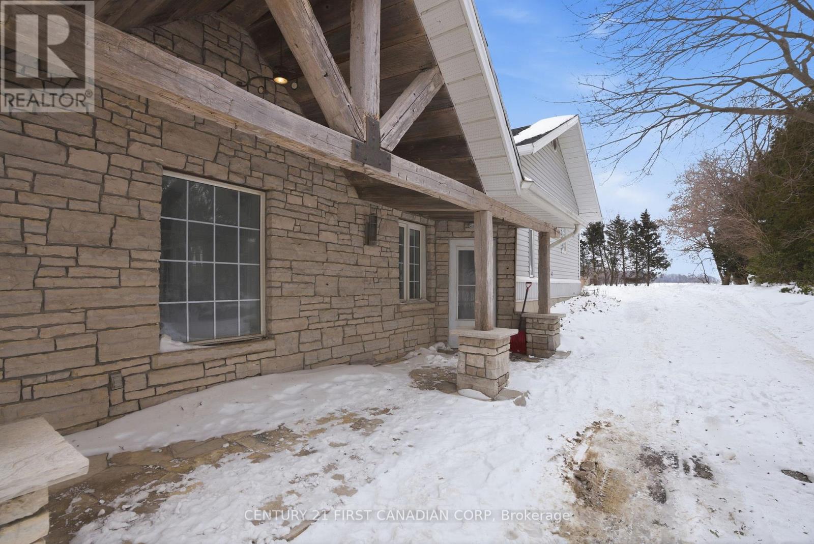 7641 Lakeshore Road, Lambton Shores, Ontario  N0N 1J0 - Photo 4 - X12765188