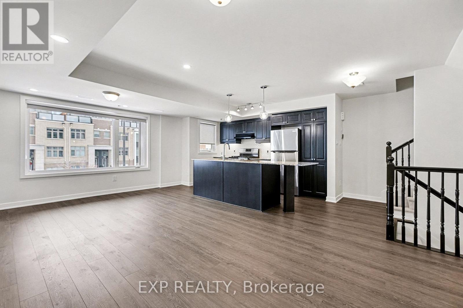 770 Mikinak Road, Ottawa, Ontario  K1K 5A5 - Photo 5 - X12765226