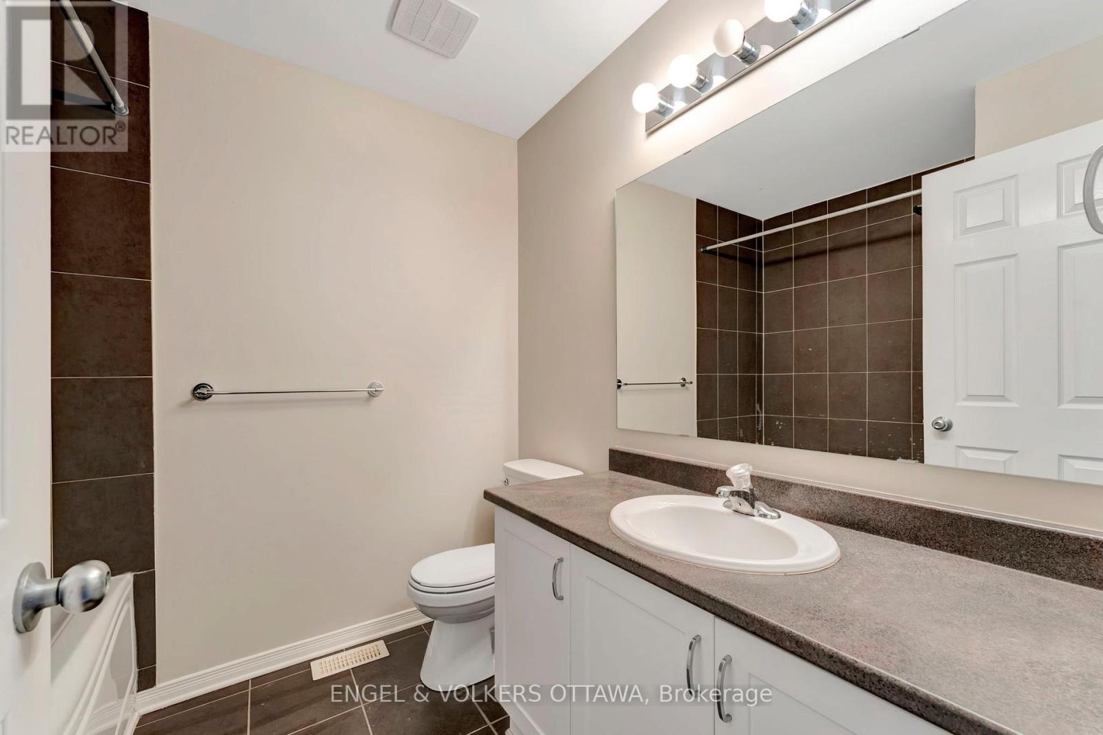 33 - 949 Cummings Avenue, Ottawa, Ontario  K1J 7R9 - Photo 25 - X12765394