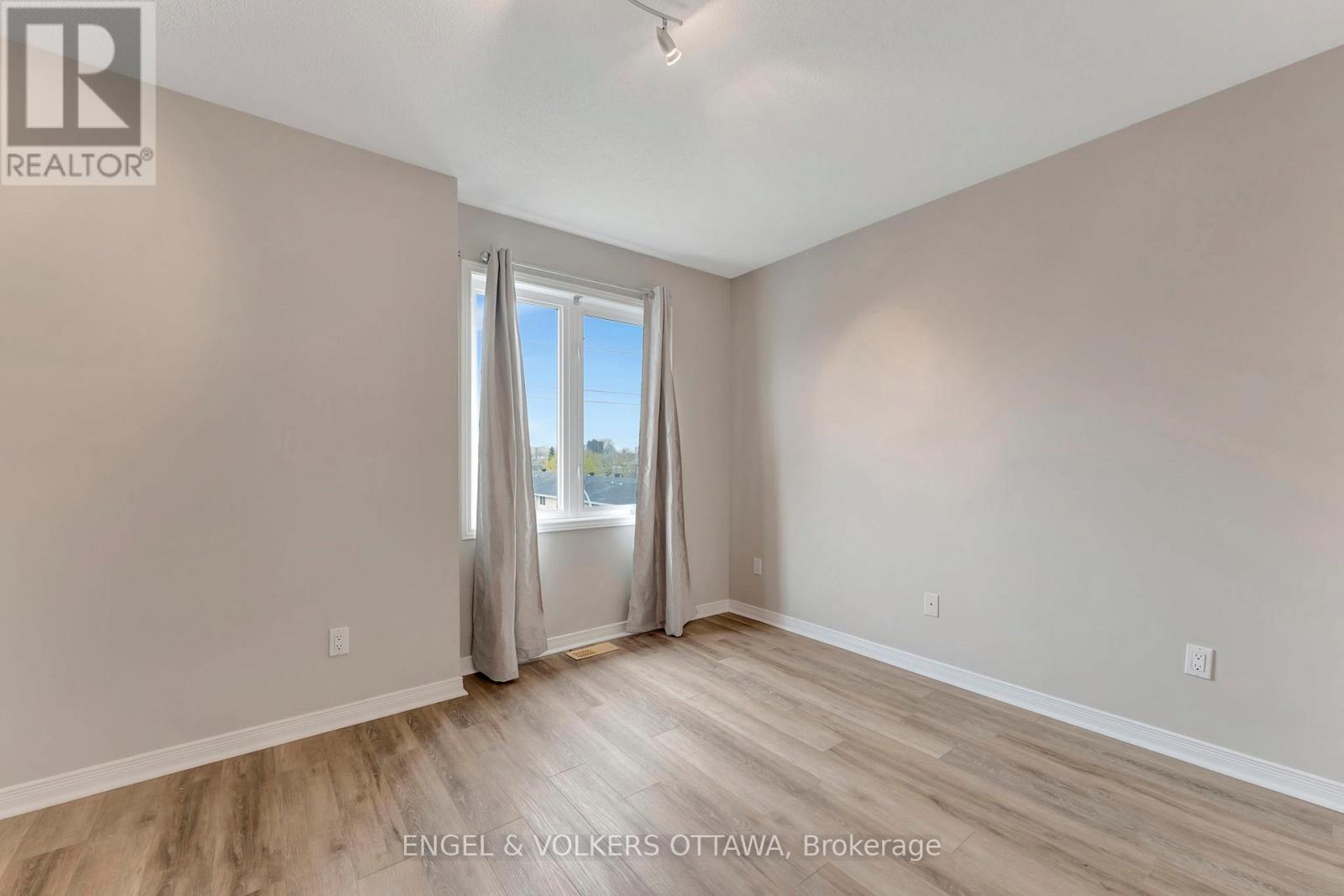 33 - 949 Cummings Avenue, Ottawa, Ontario  K1J 7R9 - Photo 27 - X12765394