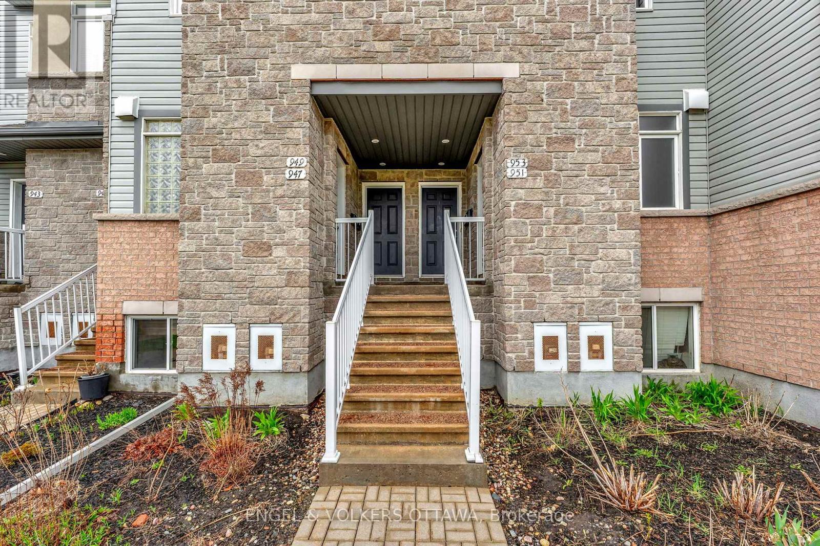 33 - 949 Cummings Avenue, Ottawa, Ontario  K1J 7R9 - Photo 3 - X12765394