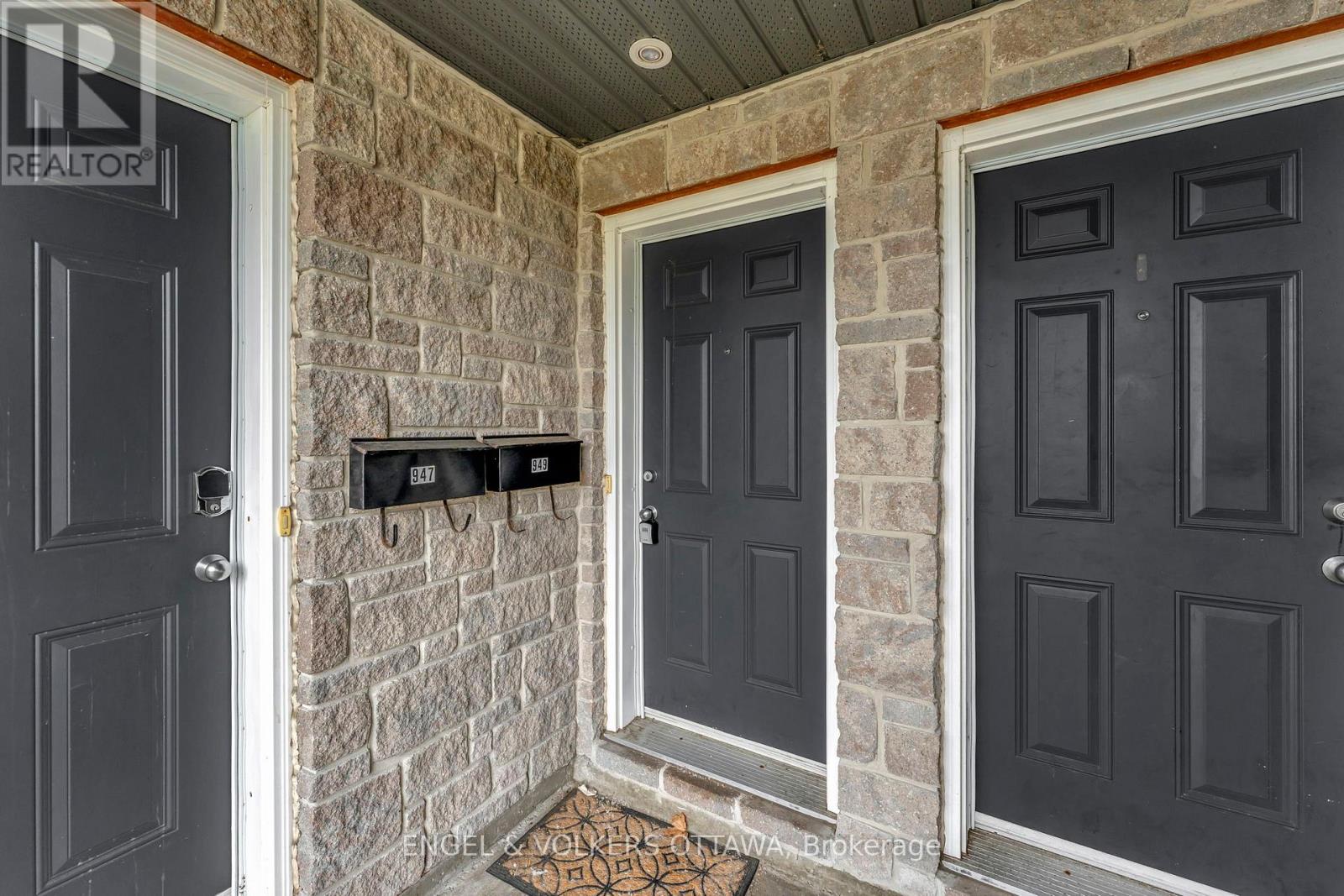 33 - 949 Cummings Avenue, Ottawa, Ontario  K1J 7R9 - Photo 4 - X12765394