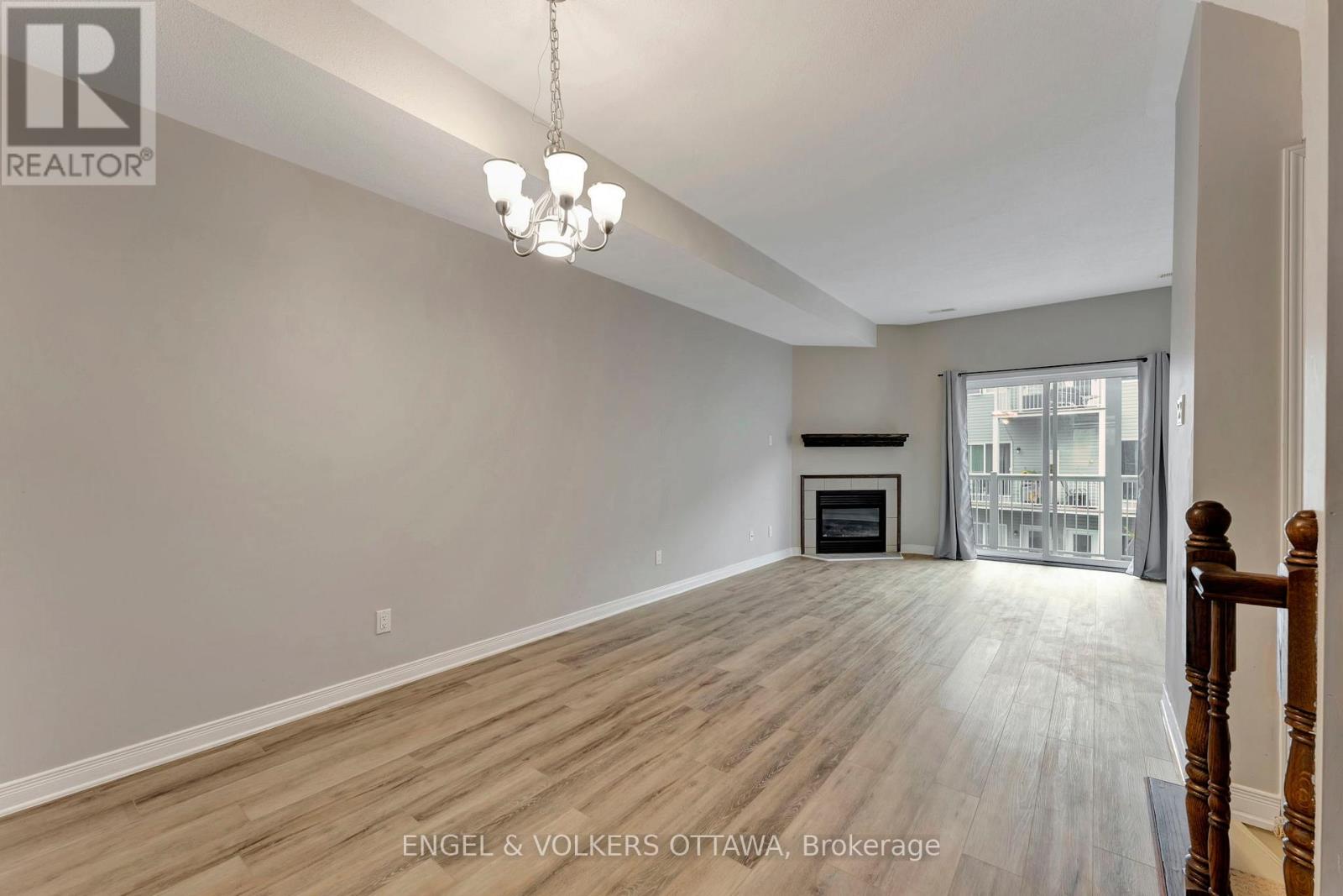 33 - 949 Cummings Avenue, Ottawa, Ontario  K1J 7R9 - Photo 5 - X12765394