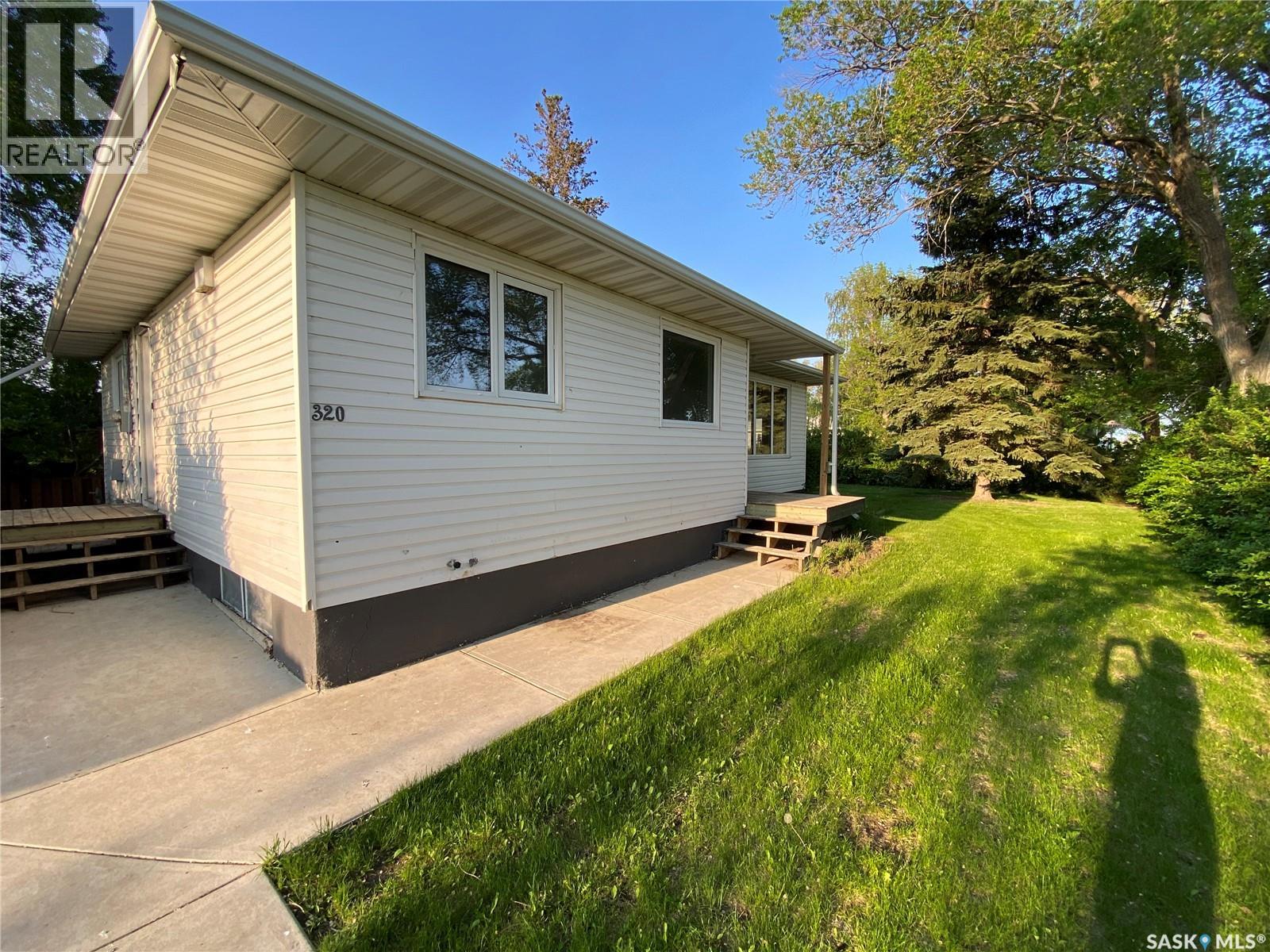 320 2 Street E, Carnduff, Saskatchewan  S0C 0S0 - Photo 20 - SK004706