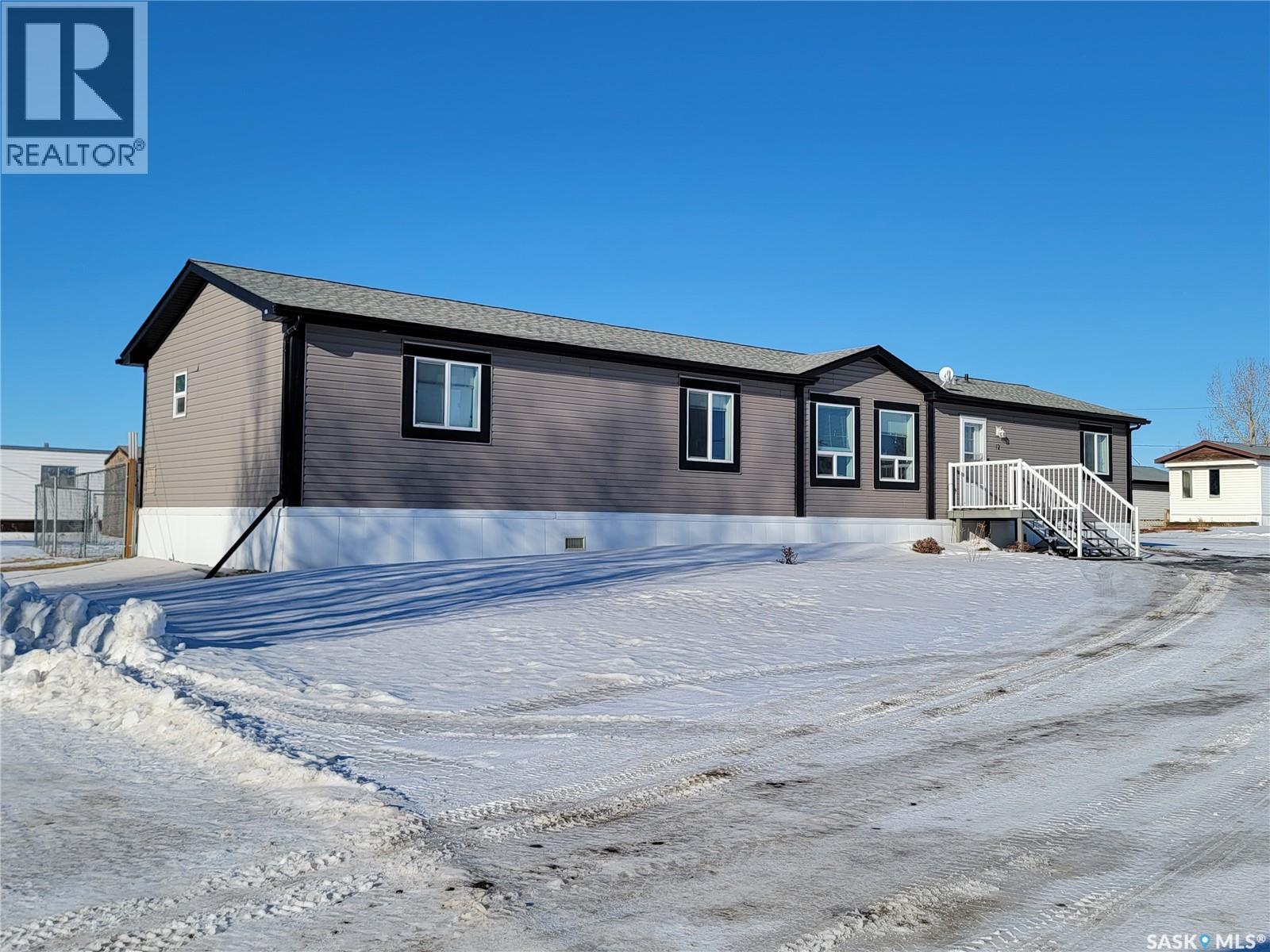11 & 12 Mirror Place, Macklin, Saskatchewan  S0L 2C0 - Photo 31 - SK028056