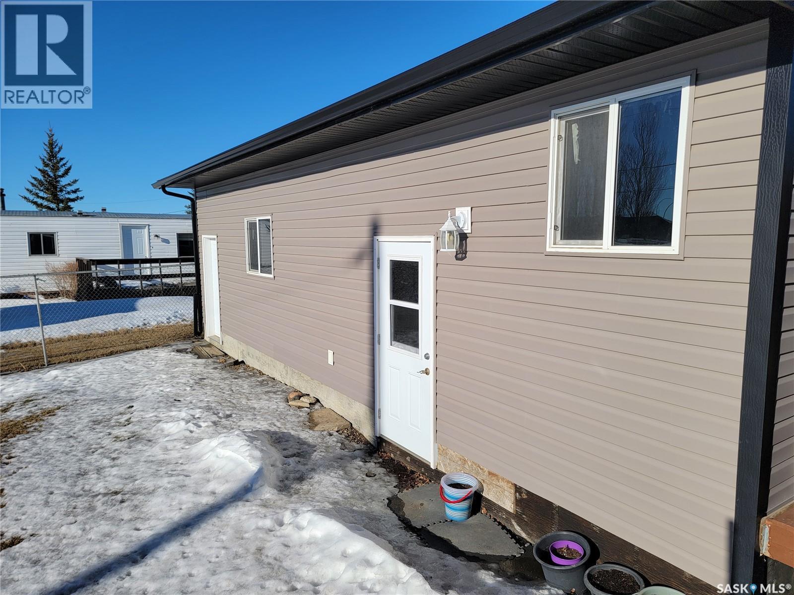 11 & 12 Mirror Place, Macklin, Saskatchewan  S0L 2C0 - Photo 26 - SK028056
