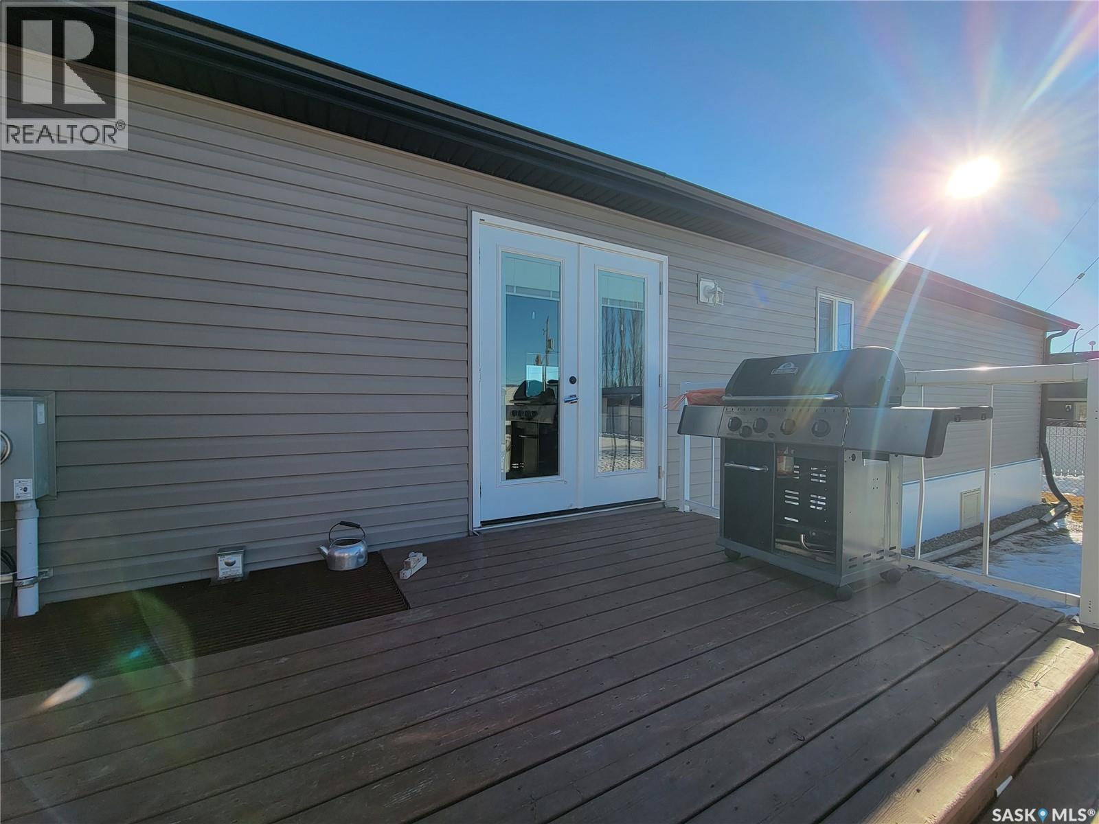 11 & 12 Mirror Place, Macklin, Saskatchewan  S0L 2C0 - Photo 24 - SK028056