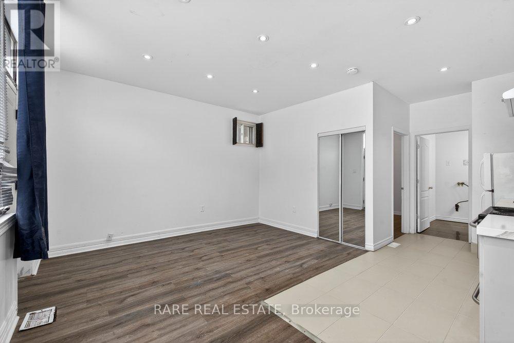 Front Unit - 488 Oakwood Avenue, Toronto, Ontario  M6E 2W7 - Photo 11 - C12765204