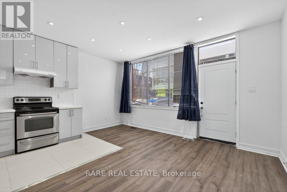 Front Unit - 488 Oakwood Avenue, Toronto, Ontario  M6E 2W7 - Photo 9 - C12765204