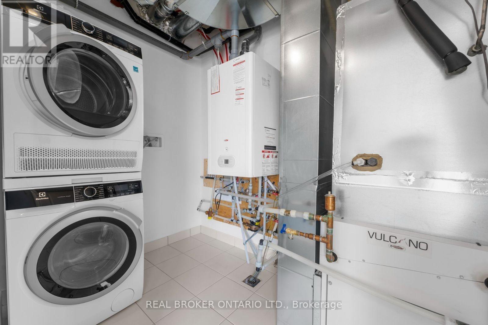 5 - 16 Marquette Avenue, Toronto, Ontario  M6A 0E1 - Photo 4 - C12765364