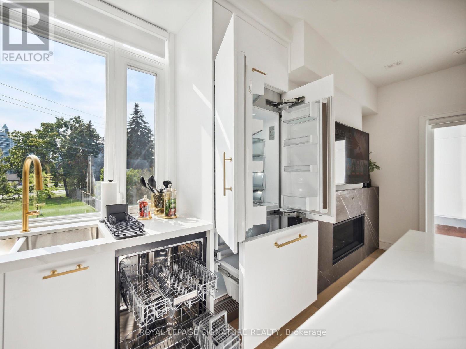 1 Flax Field Lane, Toronto, Ontario  M2N 0L5 - Photo 18 - C12765422