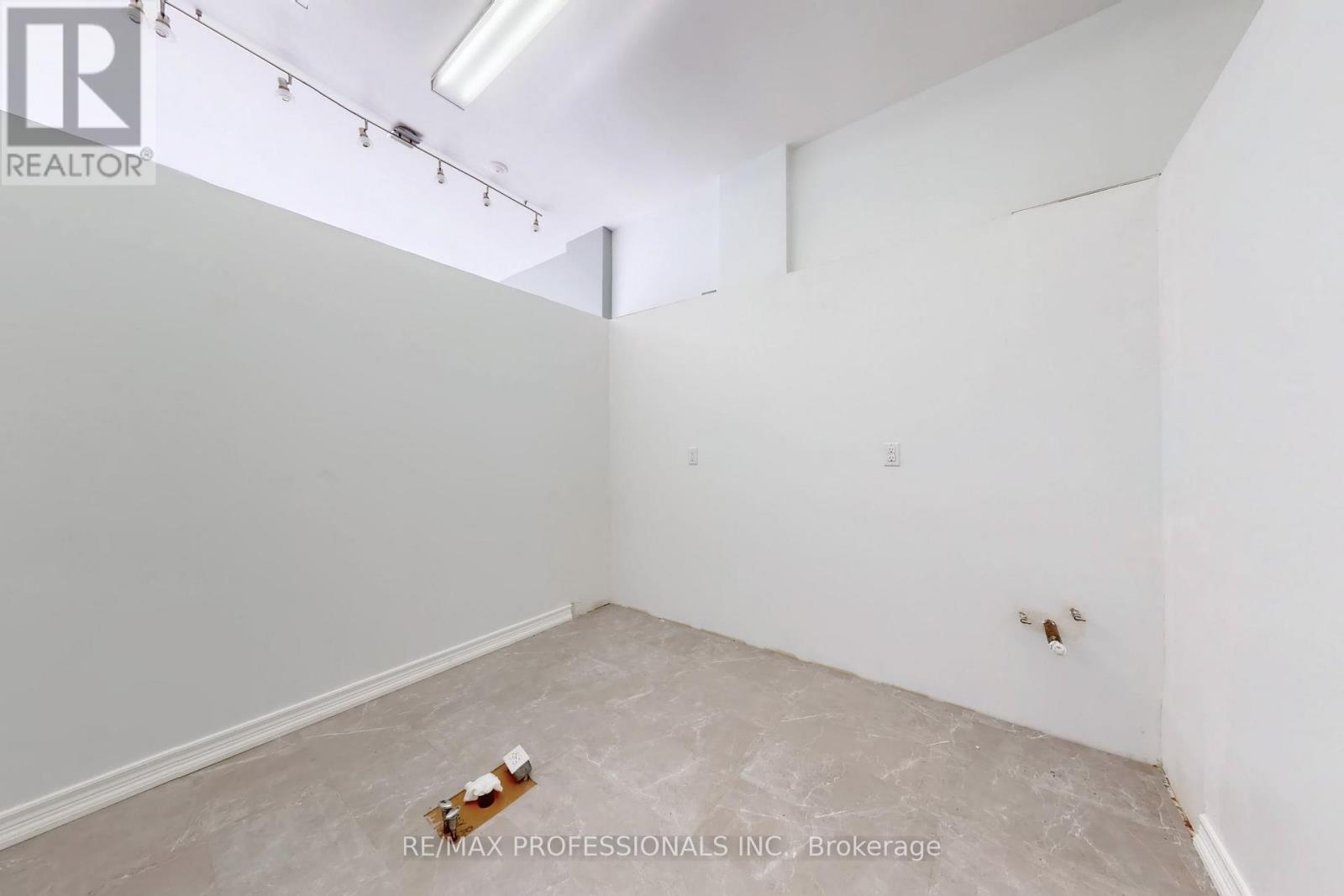 566 Sheppard Avenue W, Toronto, Ontario  M3H 2R9 - Photo 10 - C12765426