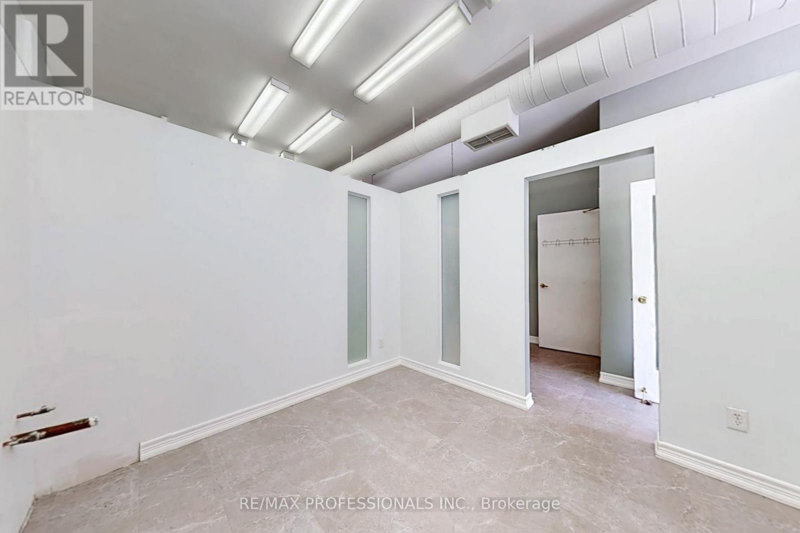 566 Sheppard Avenue W, Toronto, Ontario  M3H 2R9 - Photo 11 - C12765426