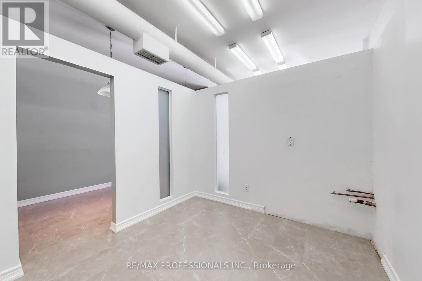 566 Sheppard Avenue W, Toronto, Ontario  M3H 2R9 - Photo 12 - C12765426